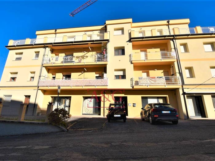 Appartamento trilocale in vendita in via domenico sbarra, Centro, Montefortino