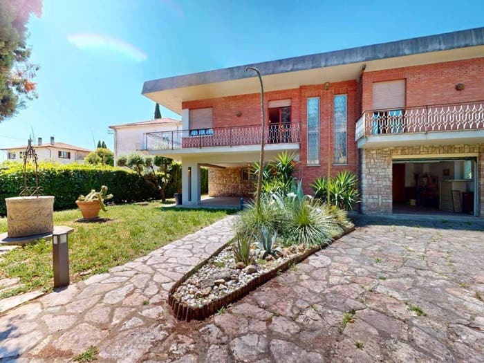 Casa con 6 locali in vendita in Via Alessandro Volta, Viale Roma, Foligno