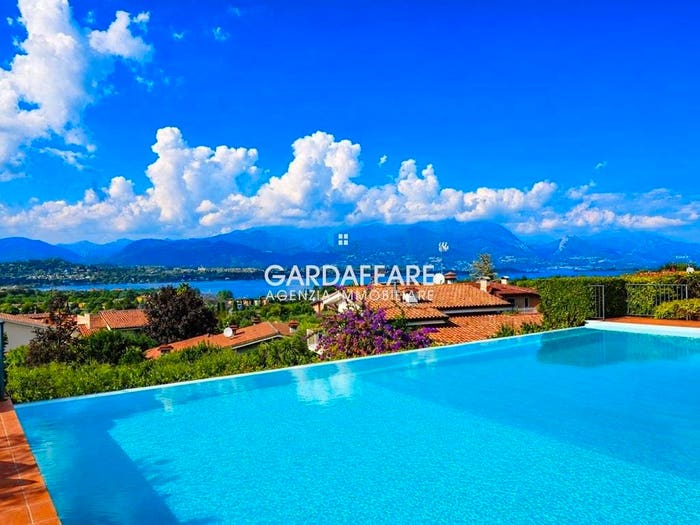 Casa con 6 locali in vendita in Montinelle, Manerba del Garda