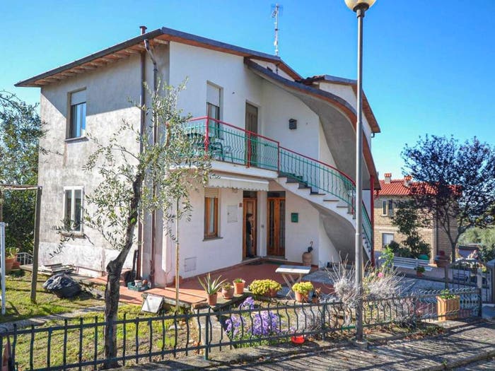 Appartamento con 6 locali in vendita in Via delle Rose, Centro, Ficulle