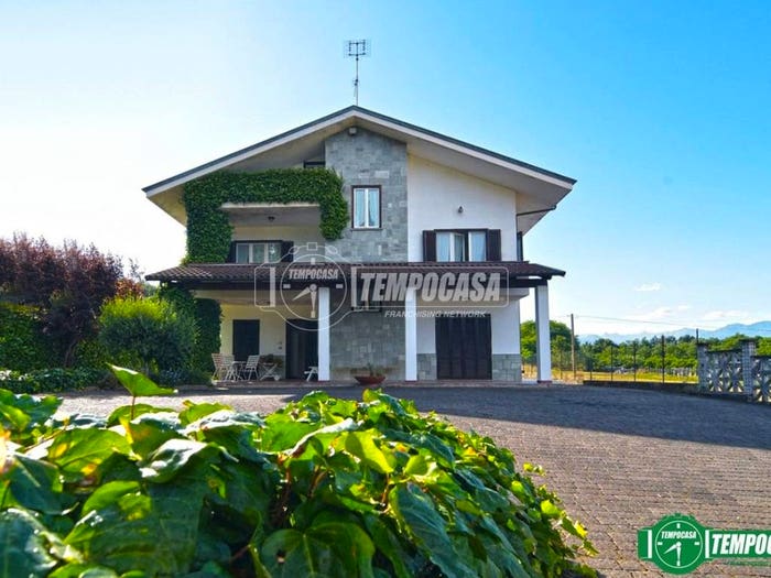 Casa con 6 locali in vendita in Via delle Vigne, Grange, Front