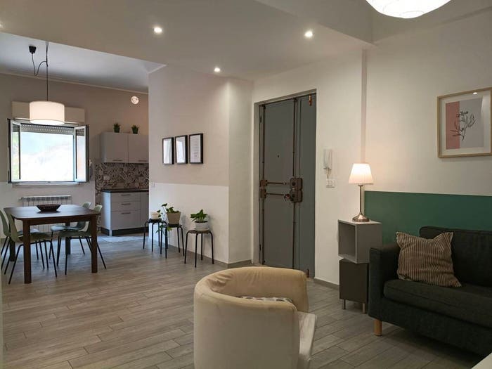 Appartamento con 5 locali in vendita in Via Giovanni Pascoli, Tirone, Messina