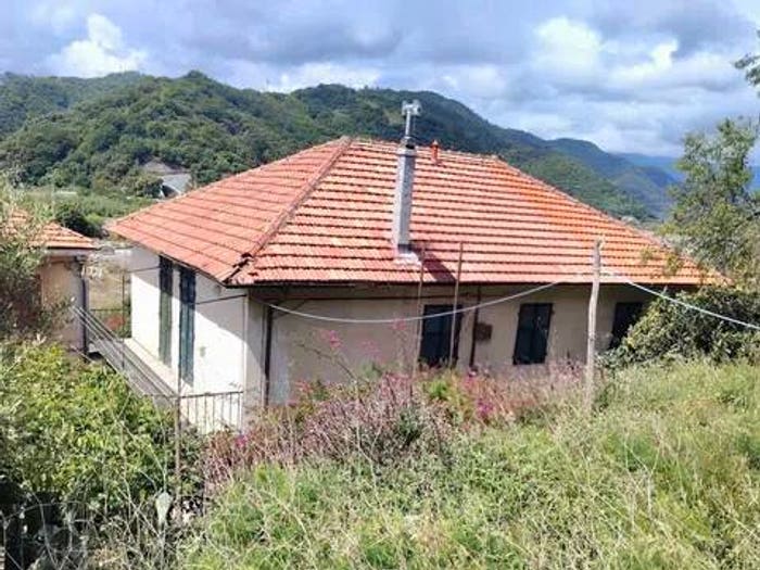 Casa con 6 locali in vendita in Via Lino Saettone, Centro, Albisola Superiore