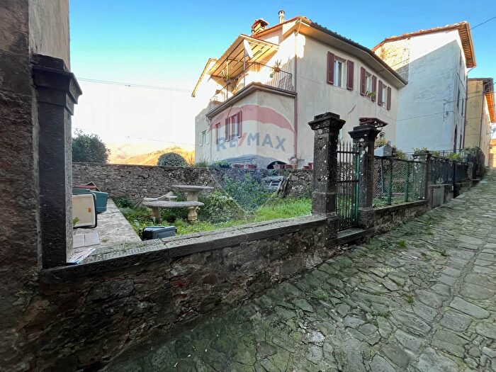 Casa con 11 locali in vendita in Coreglia Antelminelli