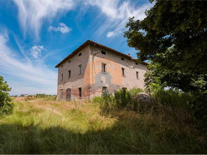 Casa con 6 locali in vendita in via alfieri, Centro, Bomporto