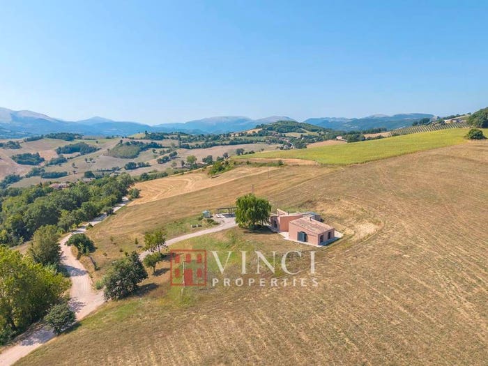 Casa con 5 locali in vendita in Camerino