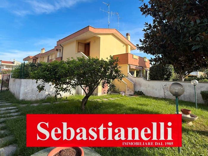Appartamento quadrilocale in vendita in Via dei Pinoli, Villaggio Giornalisti Poggio, Anzio