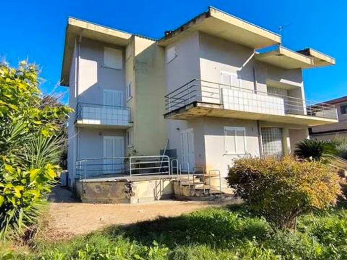 Casa con 6 locali in vendita in Via Madonna Delle Grazie, Centro, Priverno