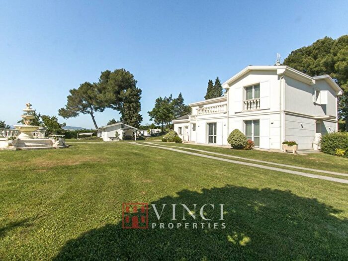 Casa con 6 locali in vendita in Borgo Santa Maria, Pesaro