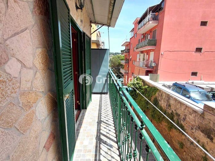 Appartamento trilocale in vendita in Stella Materdei, Napoli