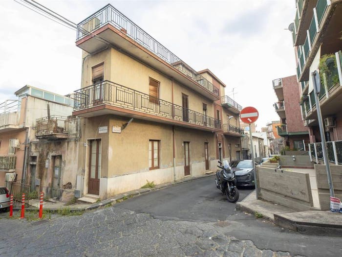 Casa con 6 locali in vendita in via Marchese, Centro, Misterbianco