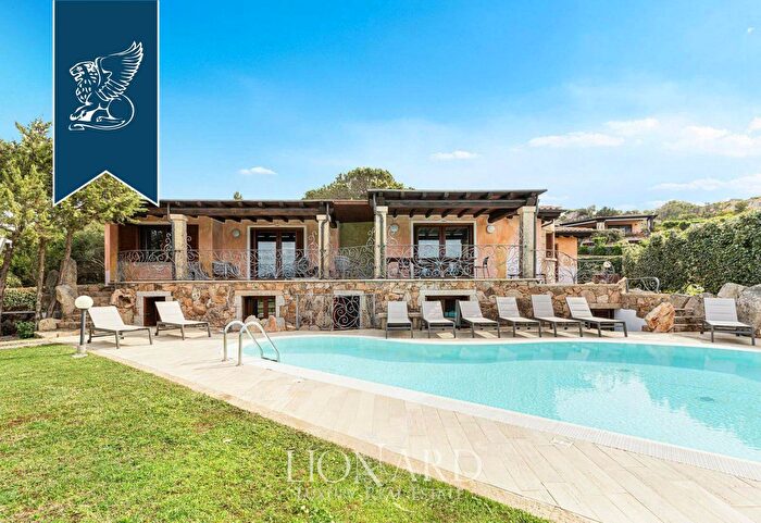 Casa con 6 locali in vendita in San Teodoro