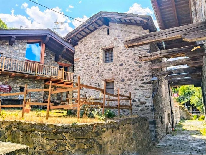 Casa bilocale in vendita in Plout, SaintMarcel