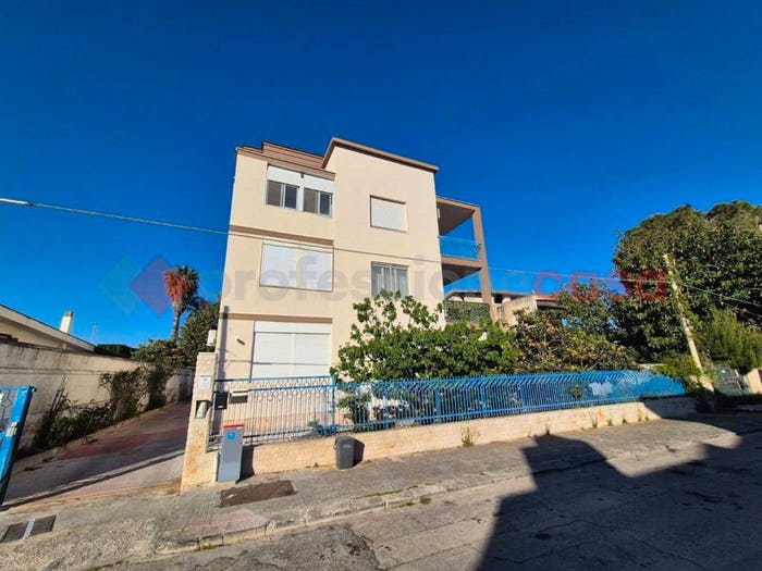 Appartamento trilocale in vendita in VIA MEDAGLIE D'ORO, Casale Materdomini, Brindisi