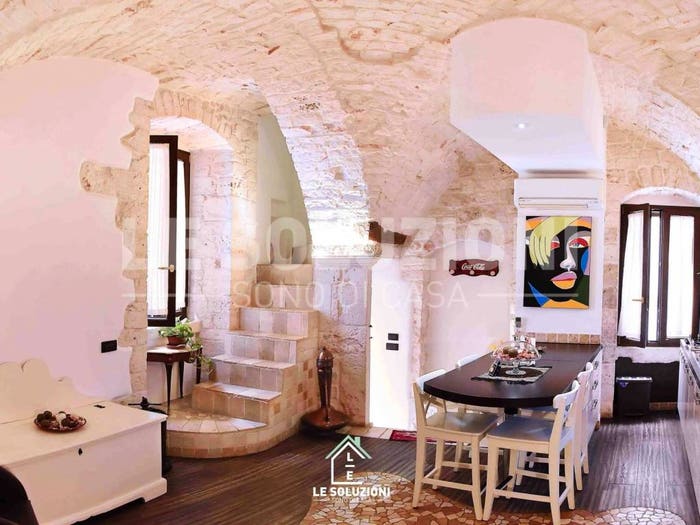 Casa con 6 locali in vendita in Via Campanile, Putignano