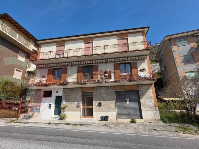 Casa con 6 locali in vendita in Via Magni, Centro, Arce