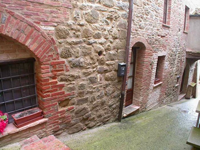 Appartamento bilocale in vendita in Via Guglielmo Marconi, Centro, Paciano