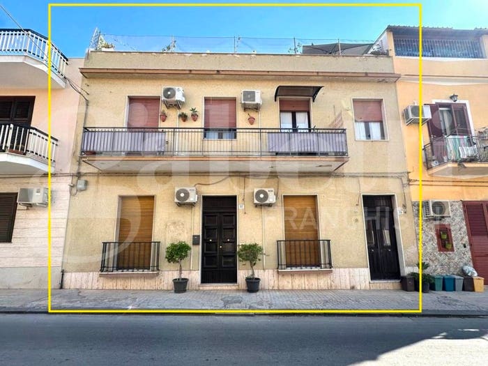 Casa con 6 locali in vendita in VIA MAMELI, Centro, Avola