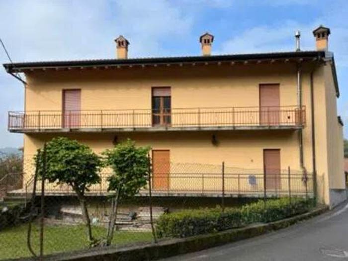 Appartamento trilocale in vendita in Via Cuna, Centro, Villa d'Adda