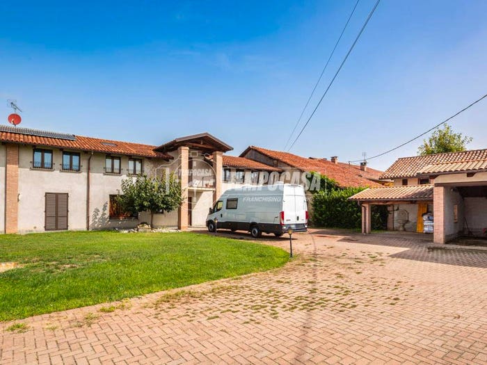 Casa con 6 locali in vendita in Via San Ciriaco, Genola