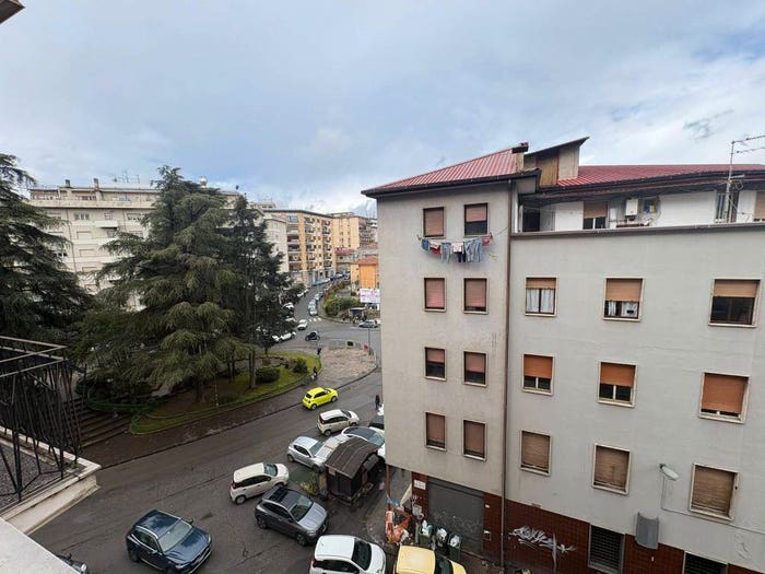 Appartamento con 6 locali in vendita in Piazza Europa, Panebianco Tribunale, Cosenza