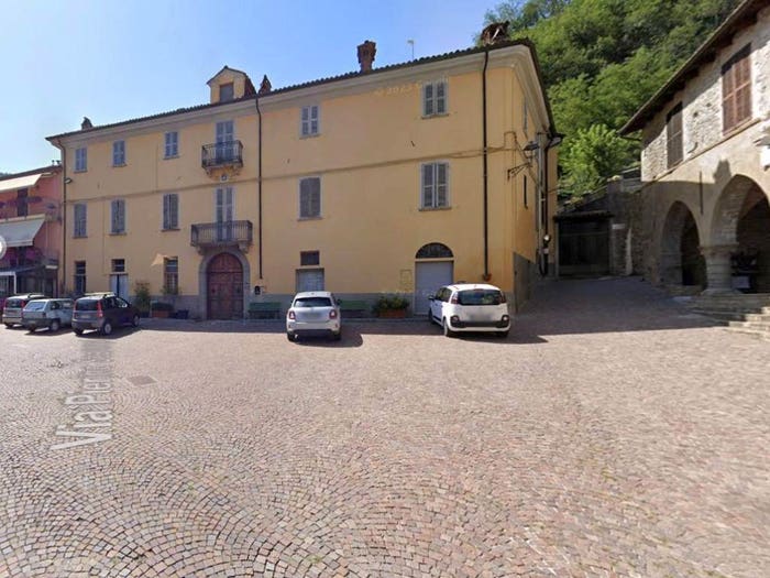 Appartamento quadrilocale in vendita in Piazza Vittorio Emanuele Ii, Vesime