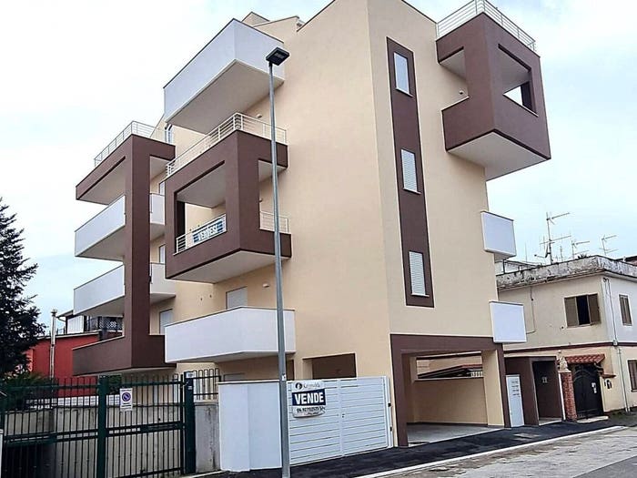 Appartamento trilocale in vendita in Via Piemonte, Centro, Aprilia