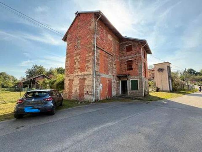 Casa con 6 locali in vendita in Cantone Chiocchetti, Chiocchetti Gianadda, Curino