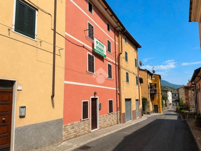 Appartamento quadrilocale in vendita in Via Risorgimento, Gragnana Sorgnano Torano, Carrara
