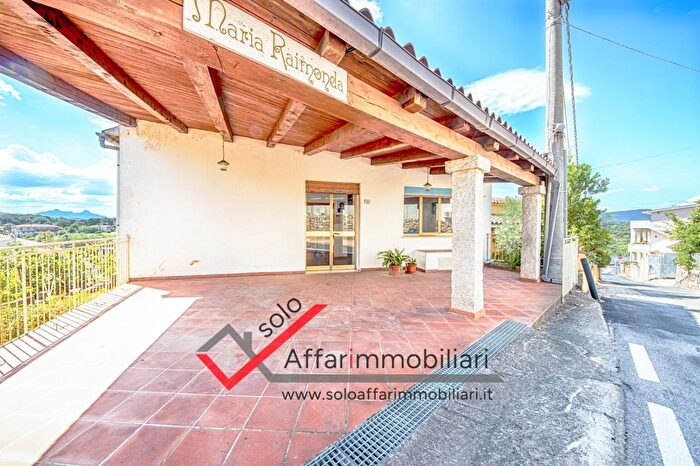 Casa con 5 locali in vendita in Olbia