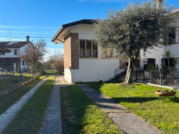 Casa con 6 locali in vendita in Viale Luigi Cadorna, Centro, Portogruaro