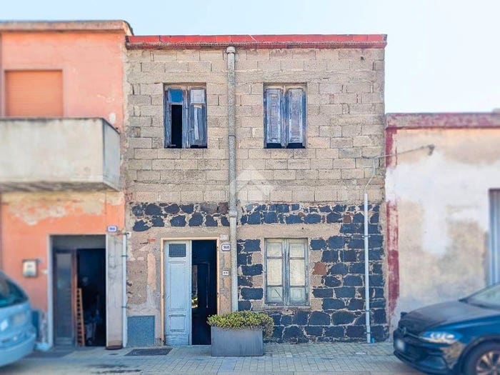 Casa con 6 locali in vendita in Corso Eleonora, Nurachi