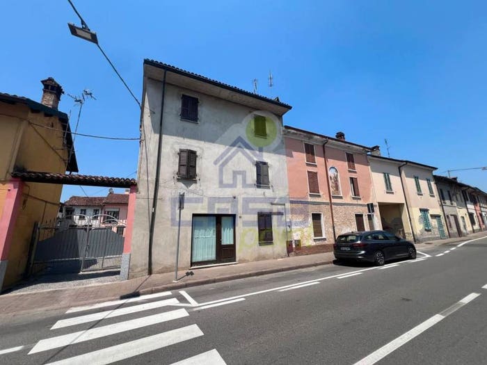 Casa con 6 locali in vendita in via xxv aprile, Centro, Chignolo Po