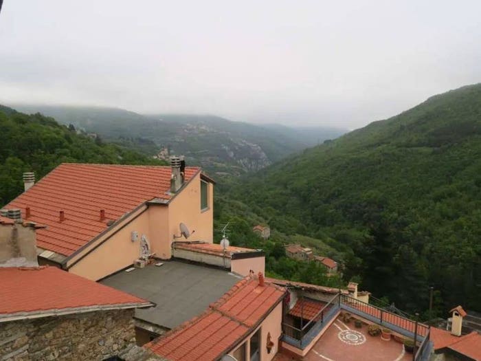 Casa con 6 locali in vendita in Erli