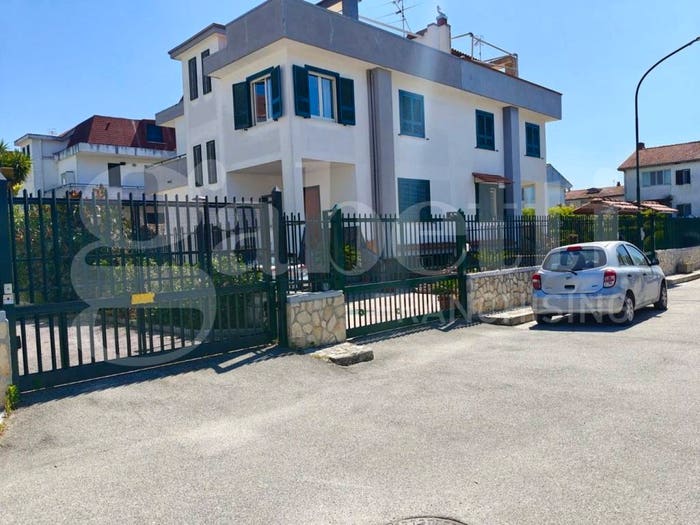 Casa con 6 locali in vendita in Via Ripuaria, Varcaturo, Giugliano in Campania
