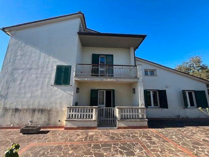 Casa con 6 locali in vendita in Forcoli, Palaia