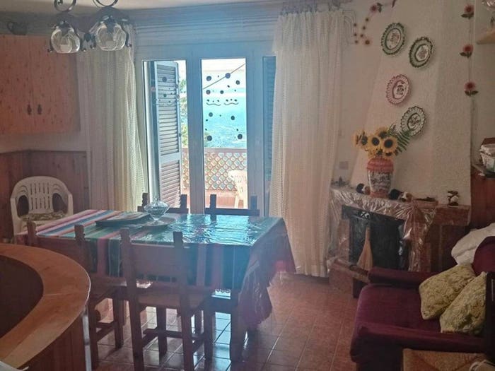 Casa quadrilocale in vendita in Via Dell' Aurora snc, Vallinfreda