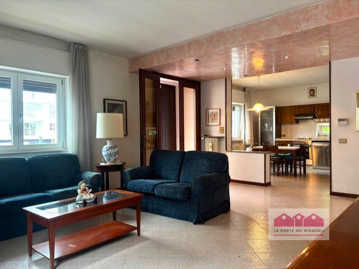 Casa con 6 locali in vendita in Via Gioacchino Rossini, Centro, Creazzo
