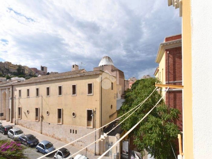 Appartamento con 5 locali in vendita in Via Garibaldi, Villanova, Cagliari