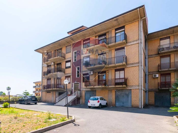 Appartamento con 6 locali in vendita in Viale Nitta, Villaggio Sant'Agata, Catania