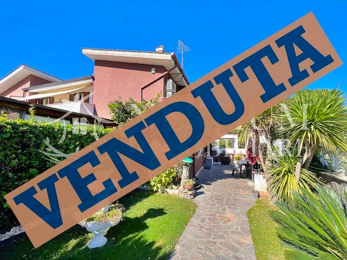 Casa trilocale in vendita in Via Guido d'Arezzo, Zona Valcanneto Ceri Borgo San Martino, Cerveteri