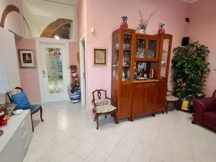 Appartamento con 5 locali in vendita in Collesalvetti