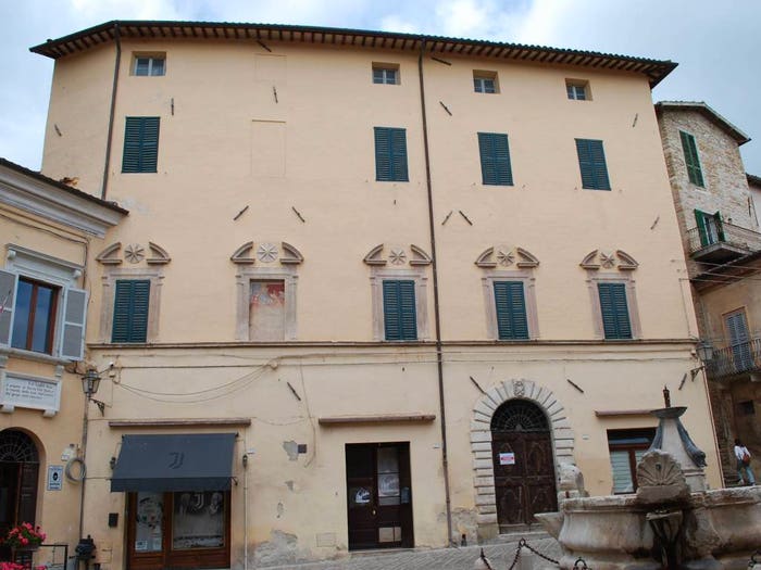 Appartamento con 6 locali in vendita in Piazza della Libertà, Centro, Serra San Quirico