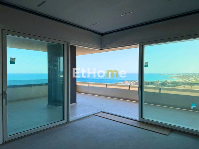 Casa con 6 locali in vendita in Via Bari, Trani