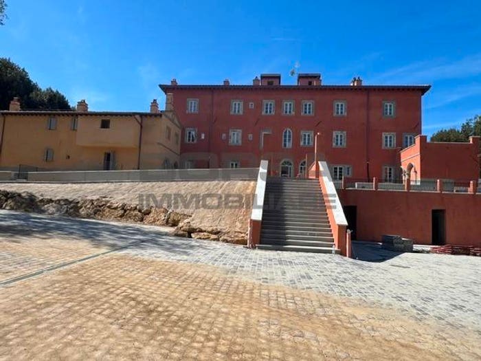 Appartamento con 6 locali in vendita in Via Ombrosa, Ardenza, Livorno