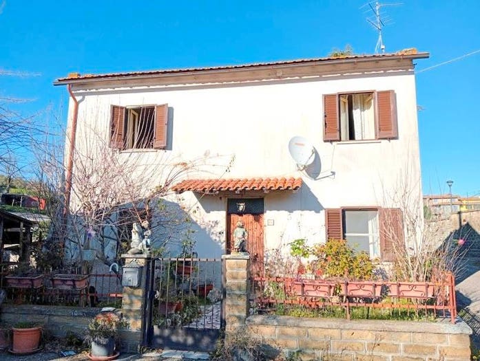 Casa quadrilocale in vendita in Centro, Montefiascone