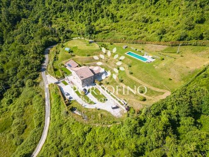 Casa con 6 locali in vendita in Località Vezzanelli, Zignago