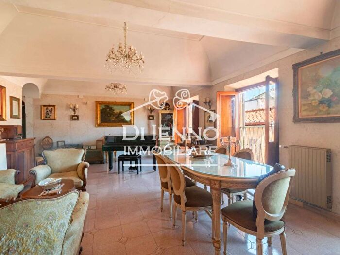 Appartamento trilocale in vendita in Via della Croce, Spagna, Roma