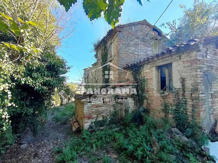 Casa con 6 locali in vendita in Coriano