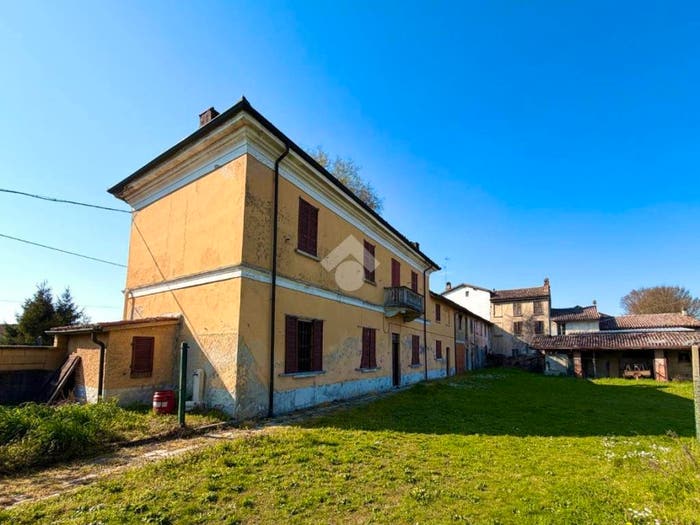Casa con 6 locali in vendita in Via Colombera, Broni